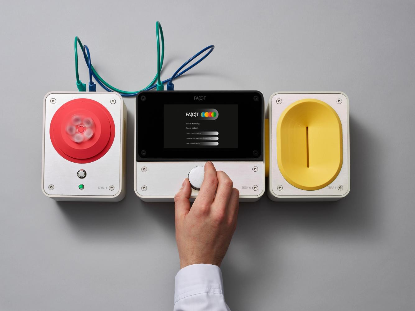 SEEK-0 dial and display, top down