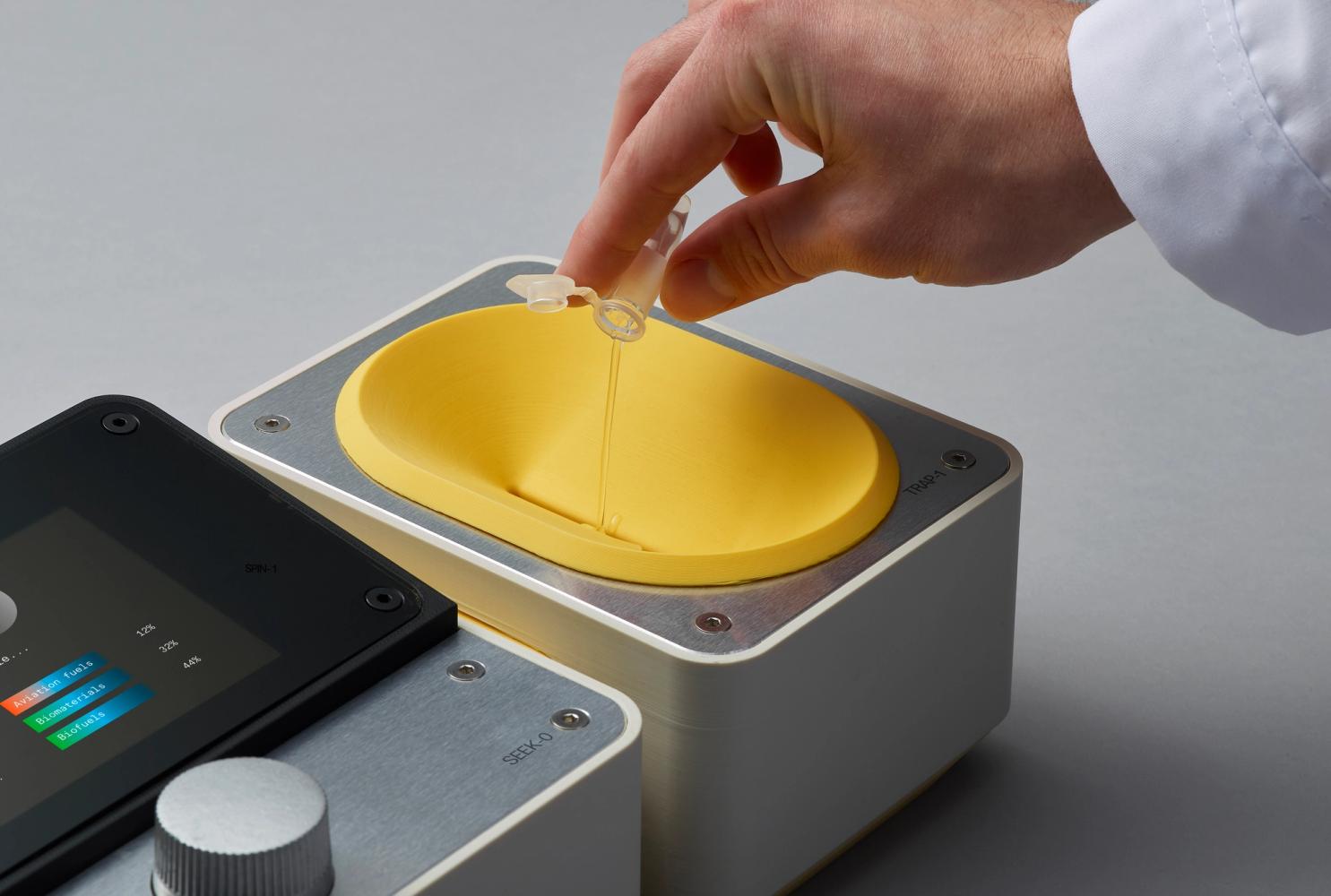 TRAP-1 sample being loaded